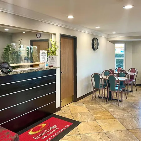 Econo Lodge Inn & Suites Corning Travel Center-3