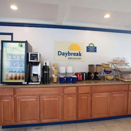 Days Inn By Wyndham Orange Anaheim-3