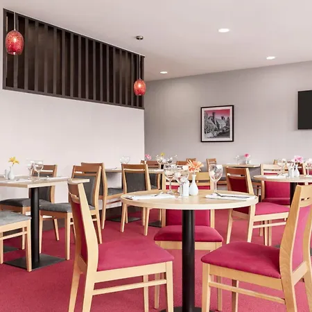 Ramada By Wyndham Cobham-2