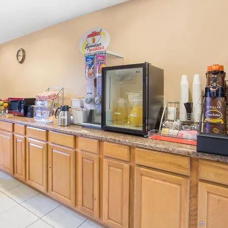 Super 8 By Wyndham Normal Bloomington-3