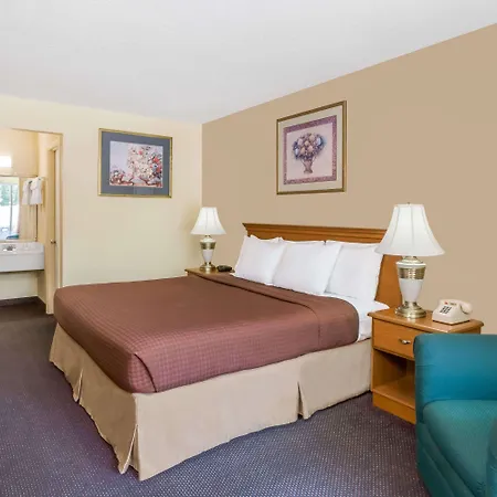 Days Inn By Wyndham Christiansburg-2