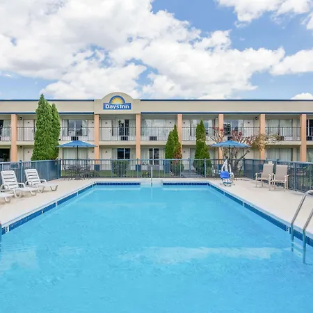 Days Inn By Wyndham Christiansburg-3