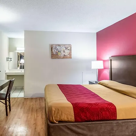 Econo Lodge East Staunton-3
