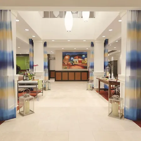 Hilton Garden Inn Falls Church-3
