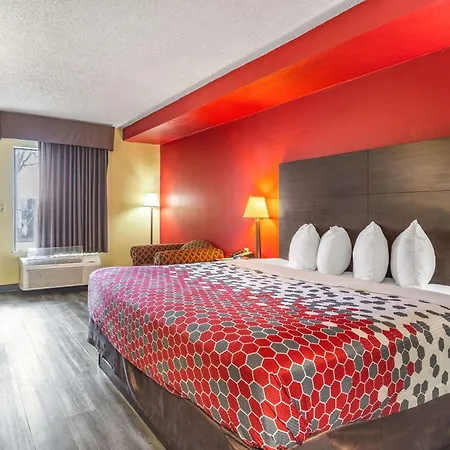 Econo Lodge & Suites Clarksville Near Governors Square Mall-2