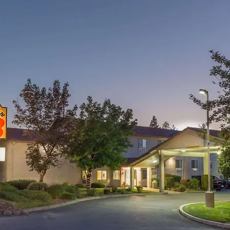 Super 8 By Wyndham Bend-2
