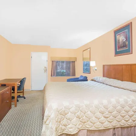 Super 8 By Wyndham San Angelo-3