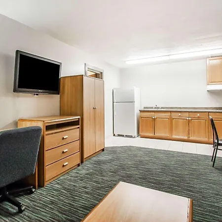 Econo Lodge Inn & Suites Jackson Northwest-3