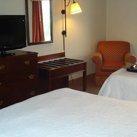 Hampton Inn Emporia-2