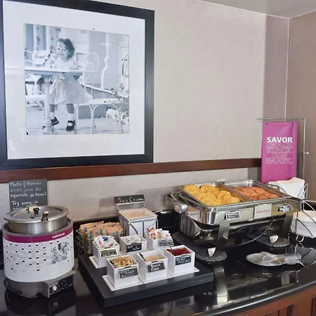 Hampton Inn & Suites Alexandria-2