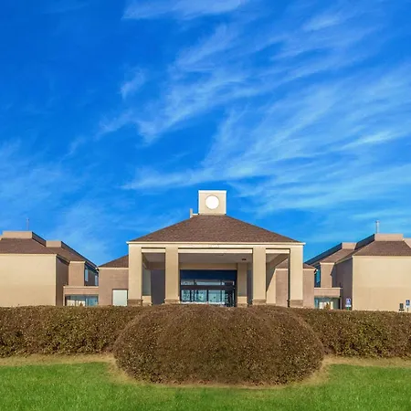 Clarion Pointe Harrisonburg-2