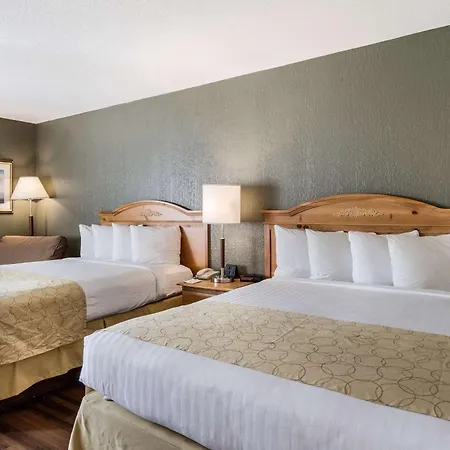 Clarion Hotel Seekonk - Providence-3