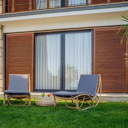 Moyo Luxury Hotel & Beach-3