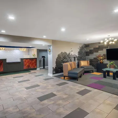 Baymont By Wyndham Murfreesboro-2
