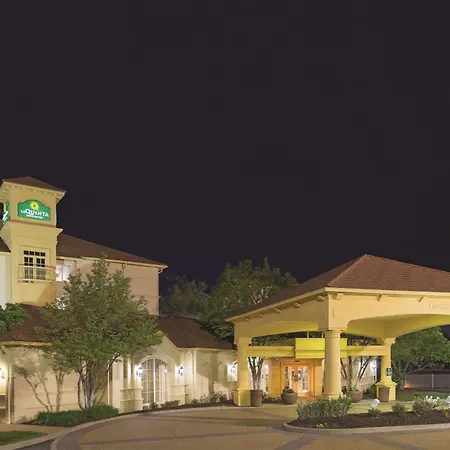La Quinta By Wyndham St. Louis Westport-3