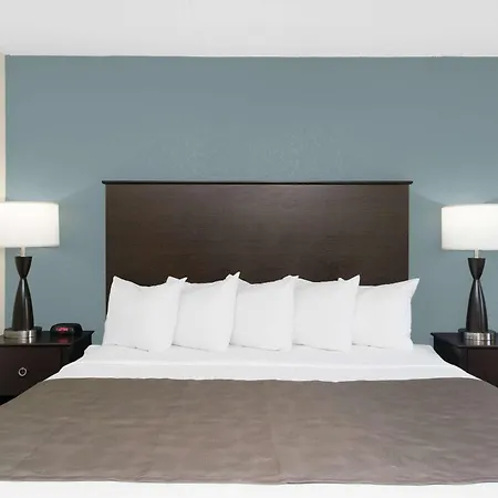 Baymont By Wyndham Owatonna-3
