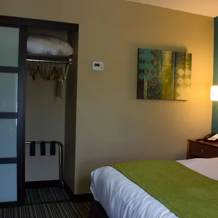 Best Western Plus Menomonie Inn & Suites-2