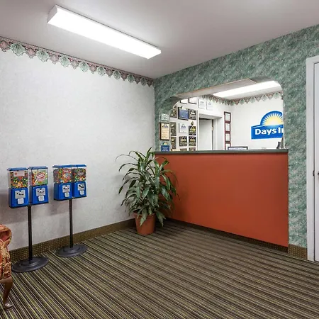 Days Inn By Wyndham Dickson-3