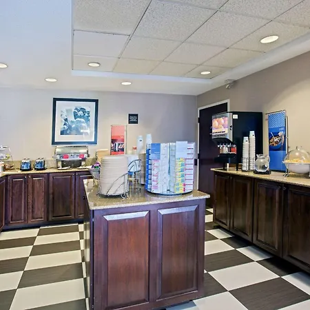Hampton Inn West Springfield-3