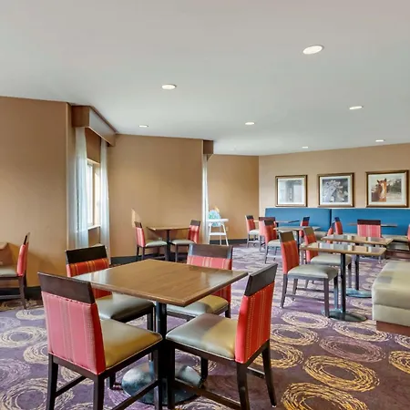 Comfort Inn & Suites Market - Airport-3
