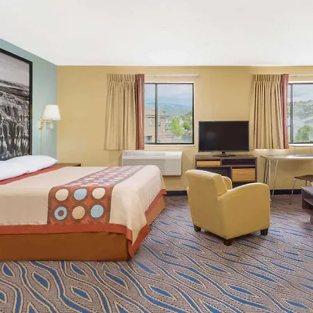 Super 8 By Wyndham Cedar City-3