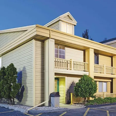 La Quinta Inn By Wyndham Oshkosh-2