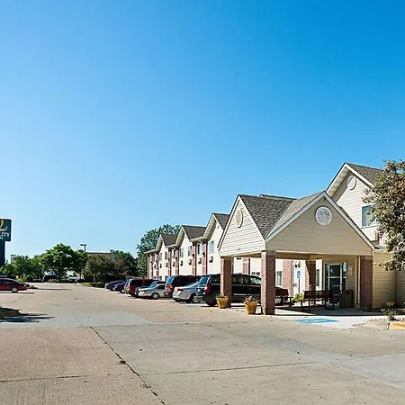 Quality Inn Near Northtown Mall & National Sports Center-3