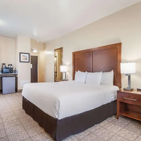 Comfort Inn Newport-3