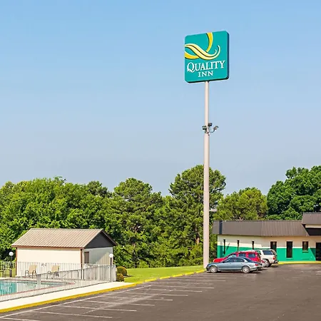Quality Inn Hurricane Mills I-40-3