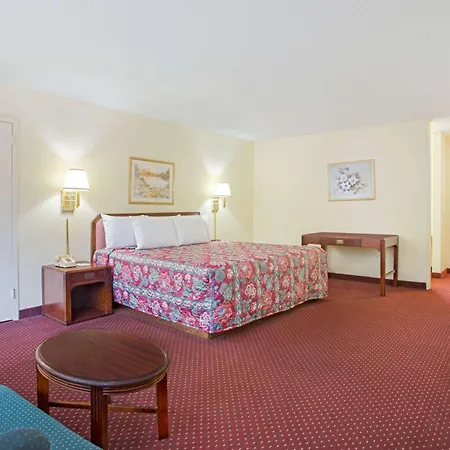 Bristol Parkway Inn-2