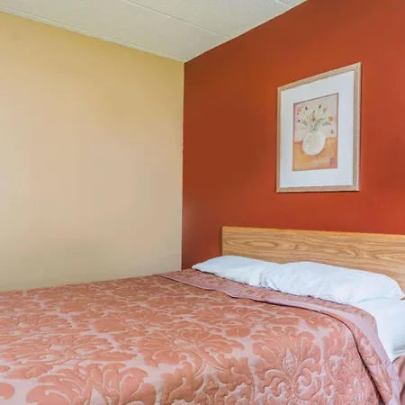 Super 8 By Wyndham Brooklyn Center/Mpls-3