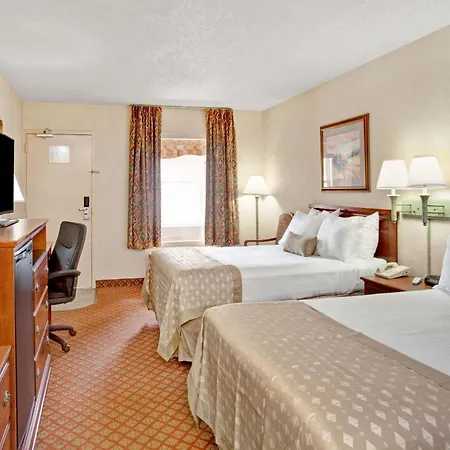 Ramada By Wyndham West Memphis-3