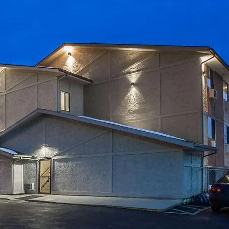 Super 8 By Wyndham Dubuque-2