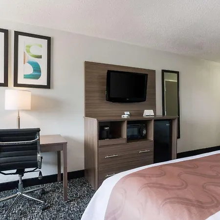 Quality Inn & Suites Ferdinand-3