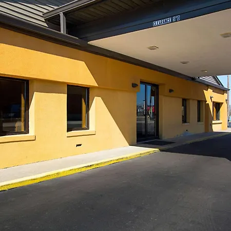 Quality Inn & Suites Greensburg I-74-2