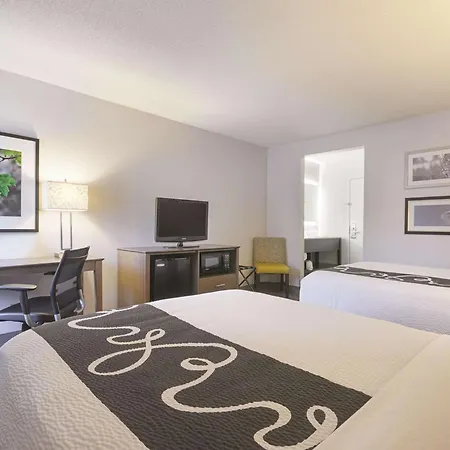 La Quinta By Wyndham Hartford Bradley Airport-3