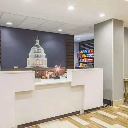 La Quinta Inn & Suites By Wyndham Dc Metro Capital Beltway-2