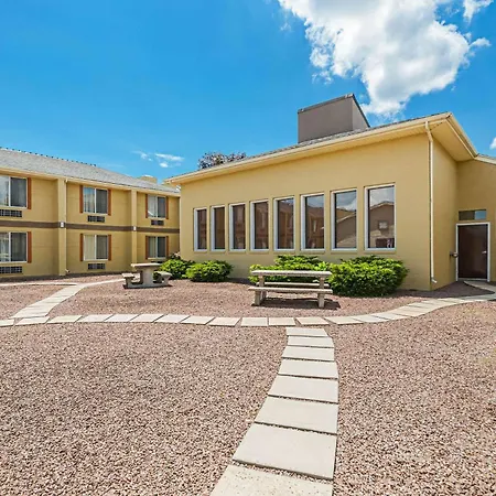 Quality Inn & Suites Frostburg-Cumberland-2