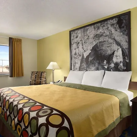 Super 8 By Wyndham Carlsbad-3
