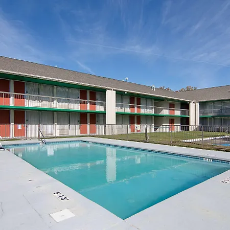 Econo Lodge-3