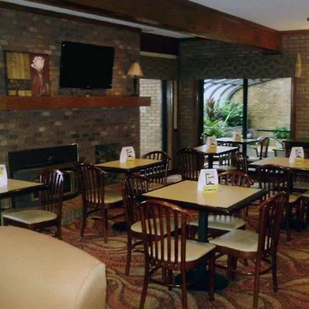 Quality Inn & Suites Searcy I-57-2