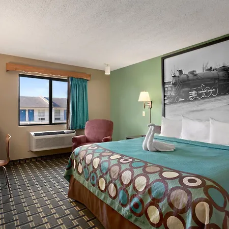 Super 8 By Wyndham Russellville-3
