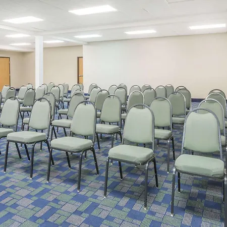 Days Inn & Suites By Wyndham Bridgeport - Clarksburg-2