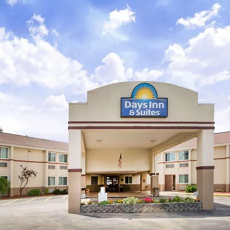 Days Inn & Suites By Wyndham Bridgeport - Clarksburg-3