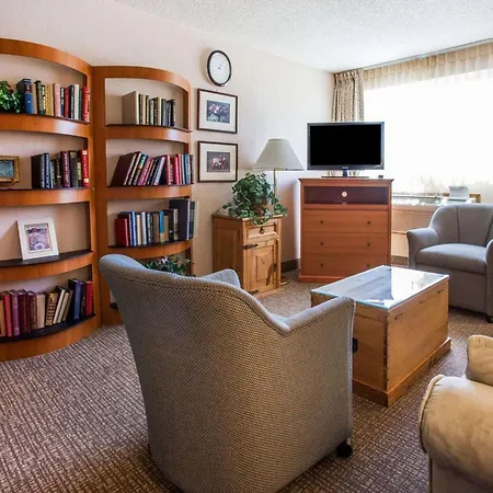 Quality Inn Kirkland-2
