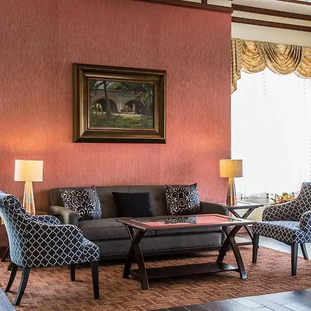 Clarion Hotel & Suites Hamden-New Haven-3