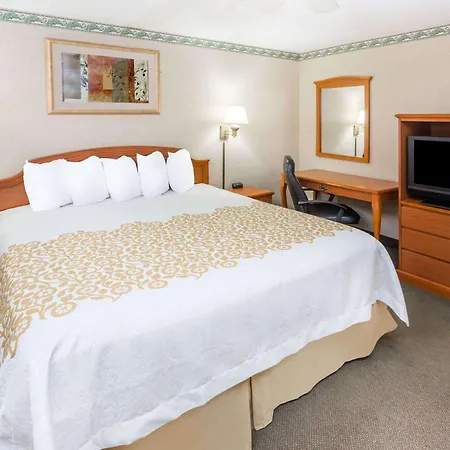 Days Inn By Wyndham Batesville-3