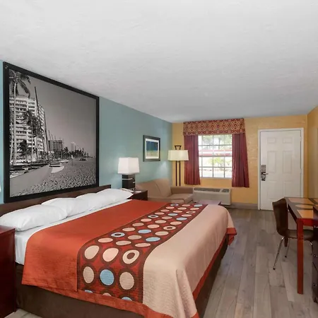Super 8 By Wyndham Bradenton Sarasota Area-2
