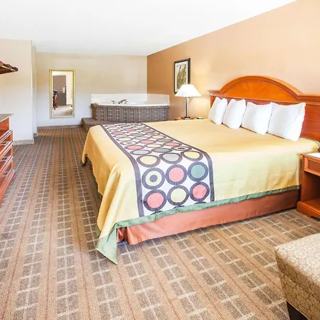 Super 8 By Wyndham Clinton-3
