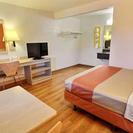 Travelodge By Wyndham Brattleboro Vt-3